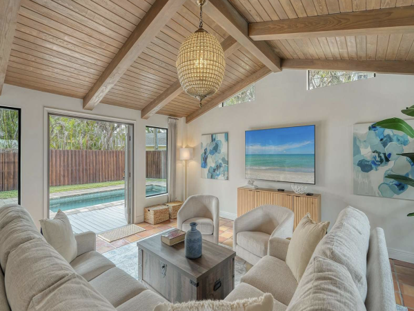 Lido Key Three Bedroom Vacation Home With Pool Walk To Beach